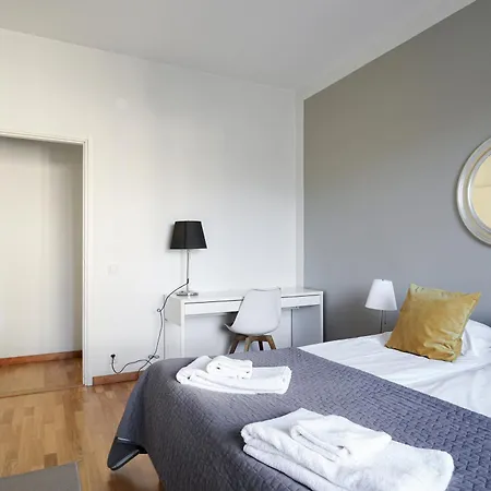 Apartamento Kotimaailma Kamppi - 1br With A Balcony Helsinki